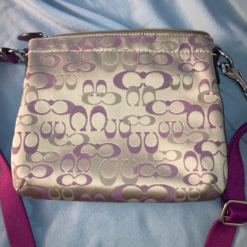 Coach Lavender Signature Crossbody with Magenta Strap - Picture 7 of 9